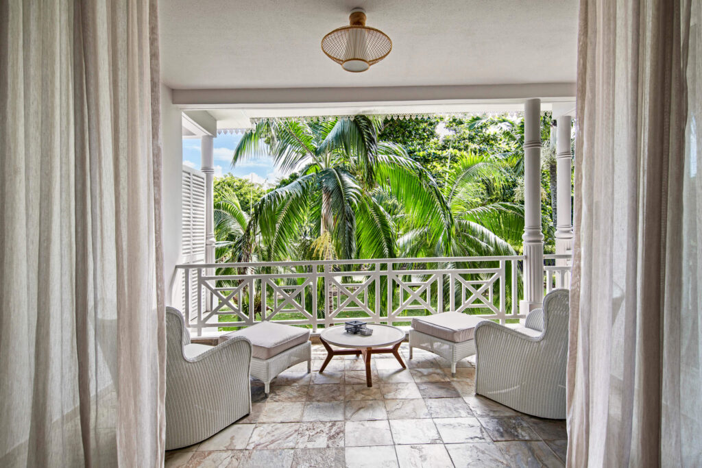 HLT_ACCOMODATION-SENIOR-SUITE-GARDEN-VIEW-4