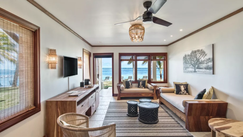 SENIOR SUITE_LIVING AREA_1.jpg