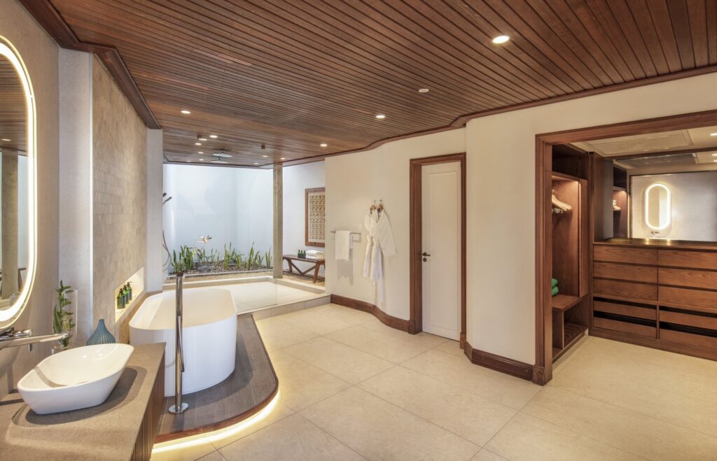 Senior-Suite-Beachfront
