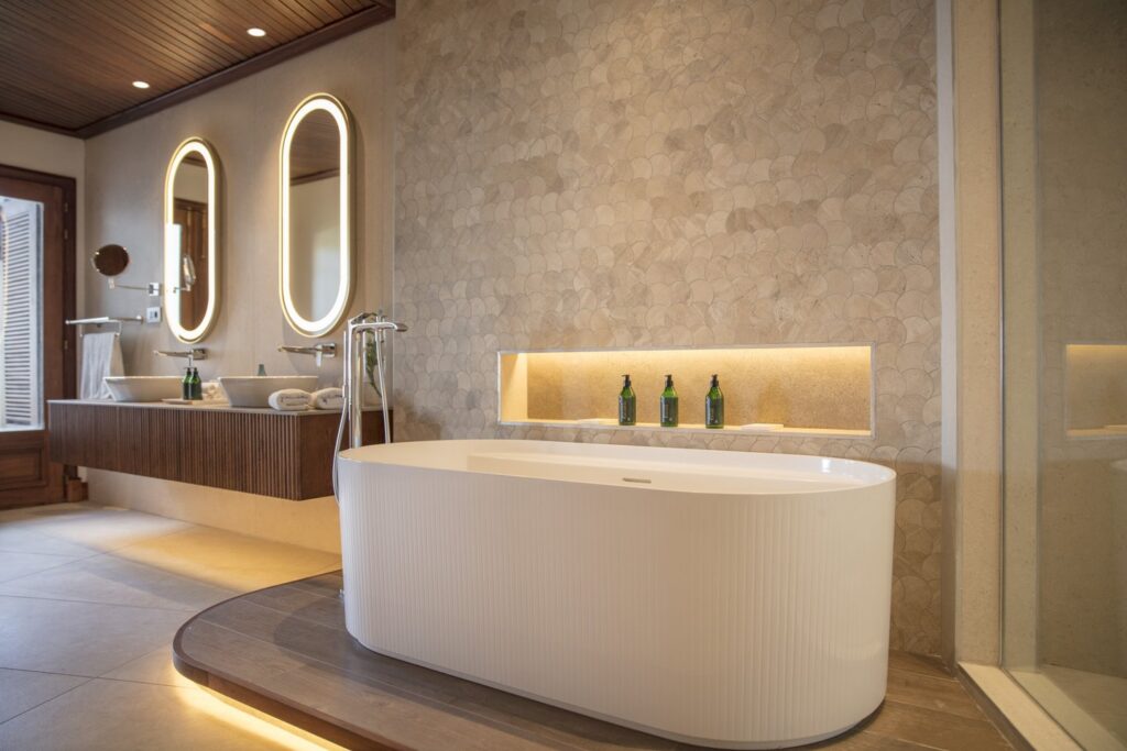 Senior-Suite-Beachfront-4