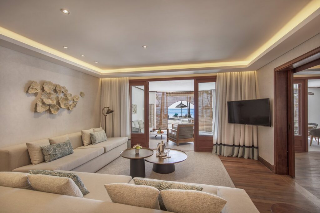 Senior-Suite-Beachfront-8