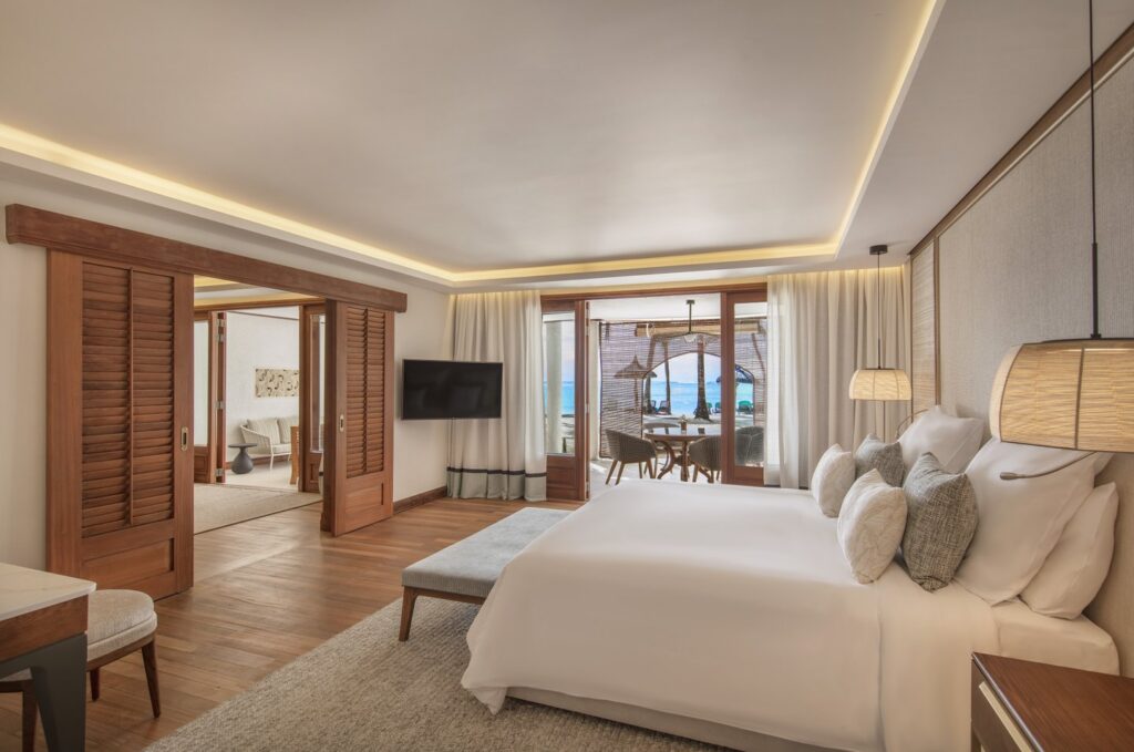 Senior-Suite-Beachfront-9