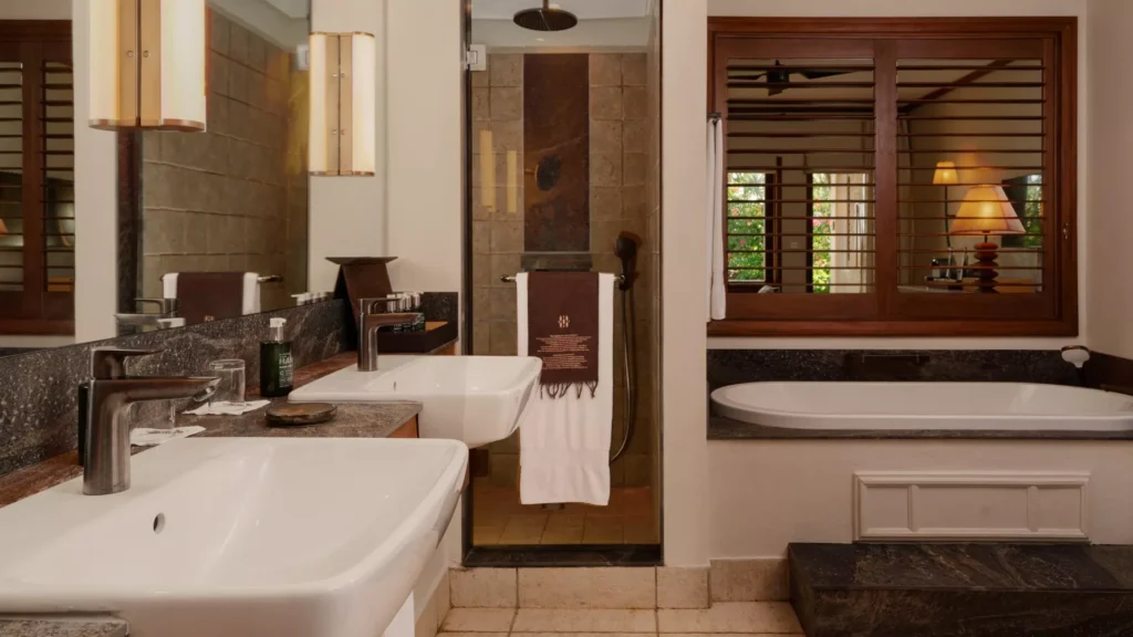 deluxe-beachview-bathroom.jpg