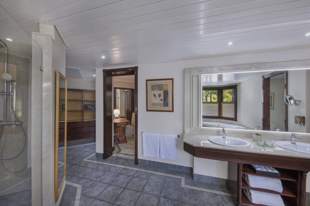 dinarobin-senior-suite