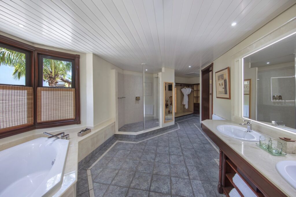 dinarobin-senior-suite-2