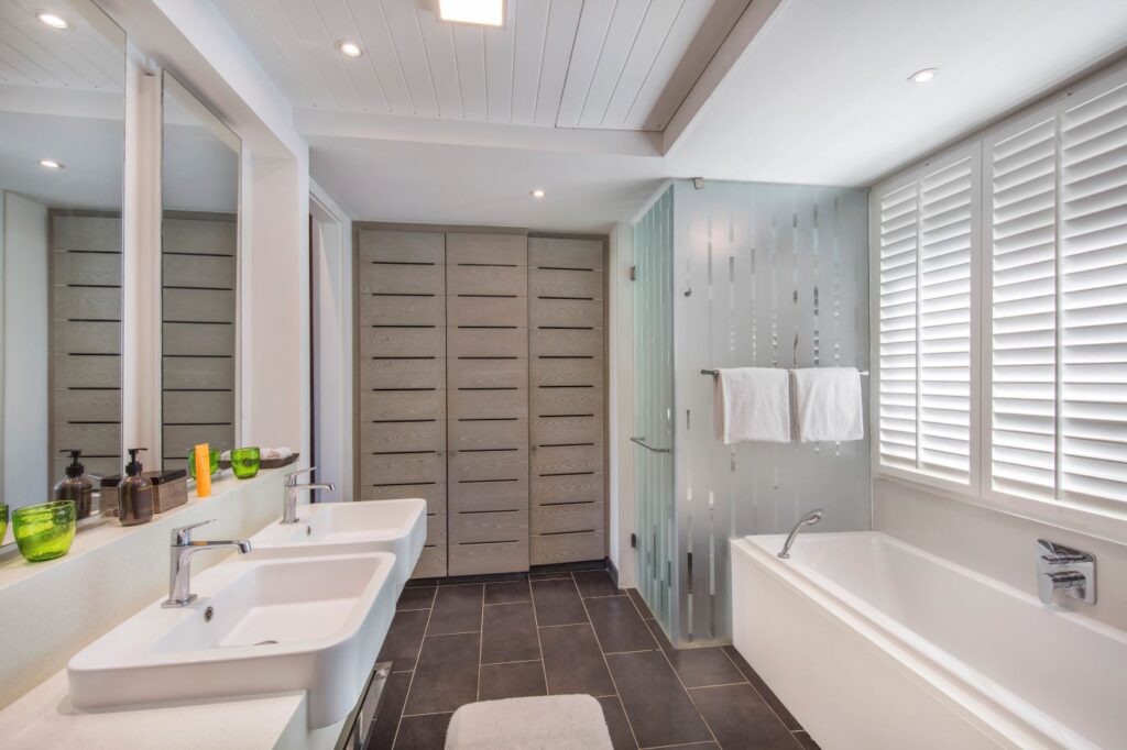 lbjuniorsuitebathroom