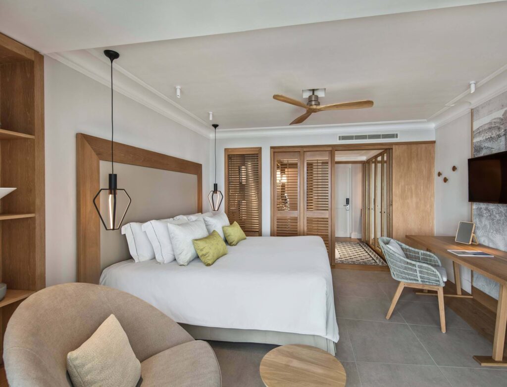 sb-deluxe-beach-front-room-2