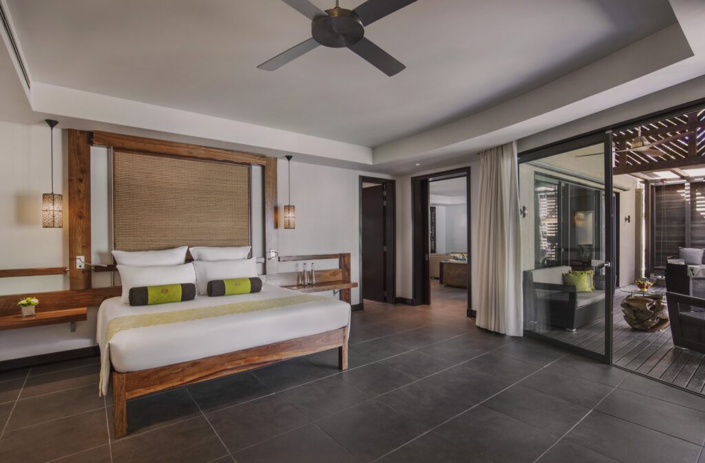 trou-Beachfront Senior Suite with Pool-3