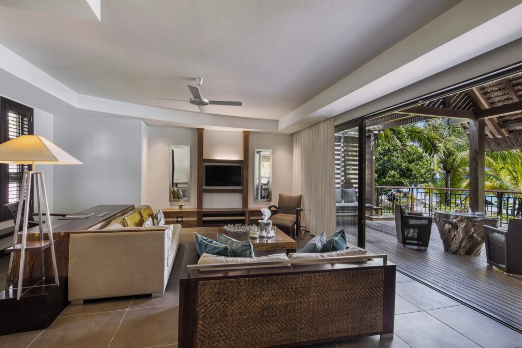 trou-Beachfront Senior Suite with Pool-7