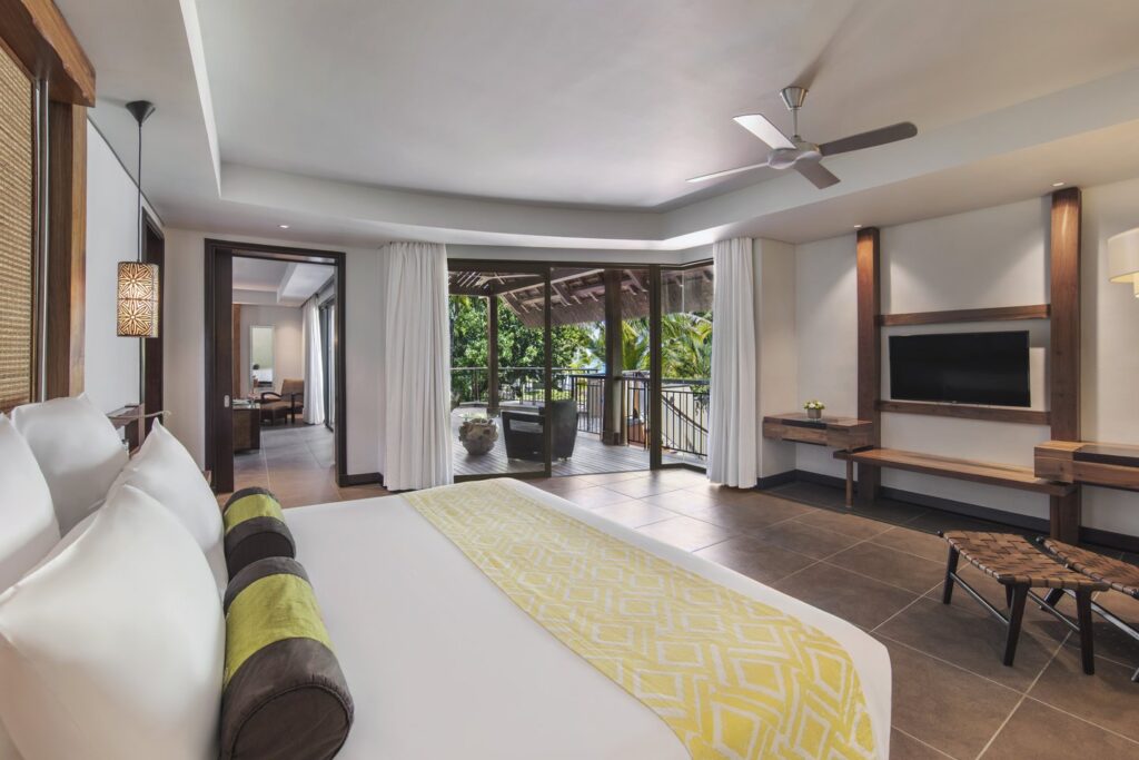 trou-Beachfront Senior Suite with Pool-9